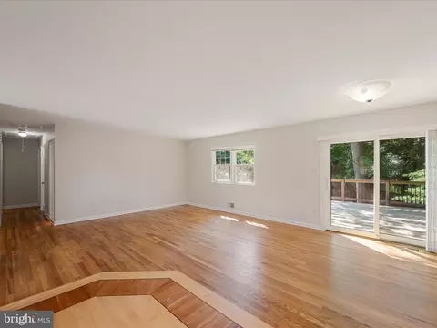 855 Park Ave, Herndon, VA 20170 photo 17