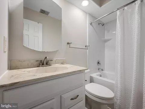 855 Park Ave, Herndon, VA 20170 photo 18