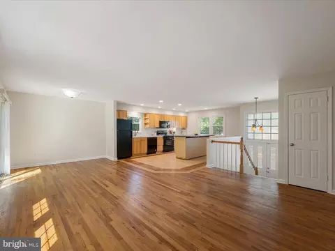 855 Park Ave, Herndon, VA 20170 photo 11