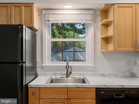 855 Park Ave, Herndon, VA 20170 photo 15