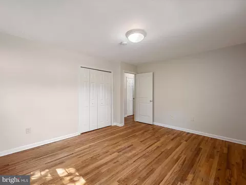 855 Park Ave, Herndon, VA 20170 photo 23