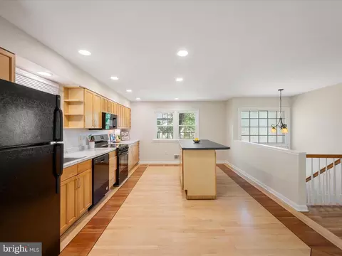855 Park Ave, Herndon, VA 20170 photo 14
