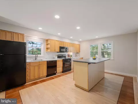 855 Park Ave, Herndon, VA 20170 photo 12