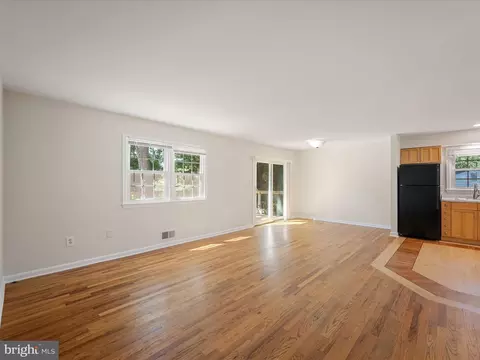 855 Park Ave, Herndon, VA 20170 photo 10