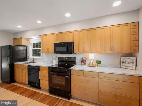 855 Park Ave, Herndon, VA 20170 photo 16