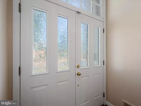 855 Park Ave, Herndon, VA 20170 photo 8
