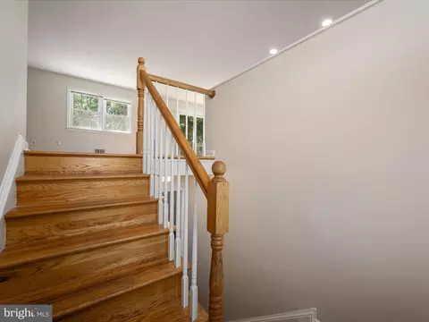 855 Park Ave, Herndon, VA 20170 photo 9