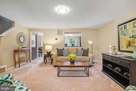 1705 Sundance Dr, Reston, VA 20194
