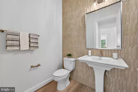 Entry Way - 1314 Macbeth St, Mclean, VA 22102 photo 6 of 28