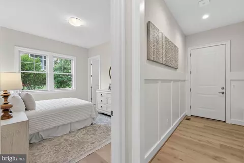 Entry Way - 1314 Macbeth St, Mclean, VA 22102 photo 9 of 28