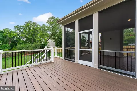 Exterior - 1314 Macbeth St, Mclean, VA 22102 photo 7 of 11