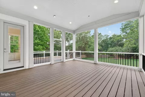 Exterior - 1314 Macbeth St, Mclean, VA 22102 photo 6 of 11
