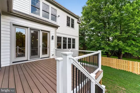 Exterior - 1314 Macbeth St, Mclean, VA 22102 photo 8 of 11