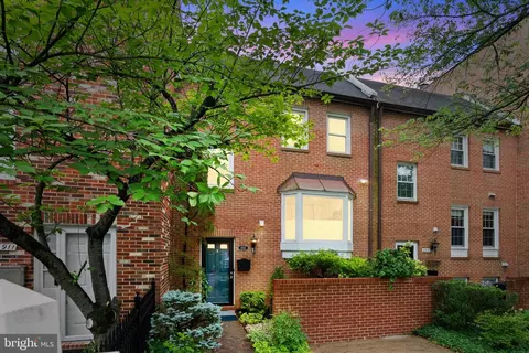 6913 Mclean Park Manor Ct, Mclean, VA 22101