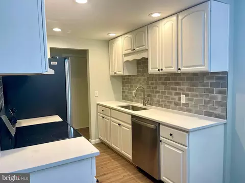 Kitchen - 2233 Castle Rock Sq #2B, Reston, VA 20191 photo 1 of 4