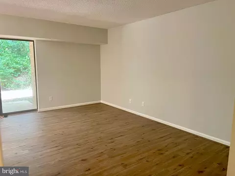 Living - 2233 Castle Rock Sq #2B, Reston, VA 20191 photo 2 of 2
