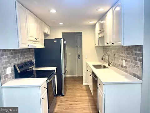Kitchen - 2233 Castle Rock Sq #2B, Reston, VA 20191 photo 3 of 4