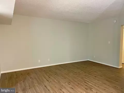 Living - 2233 Castle Rock Sq #2B, Reston, VA 20191 photo 1 of 2