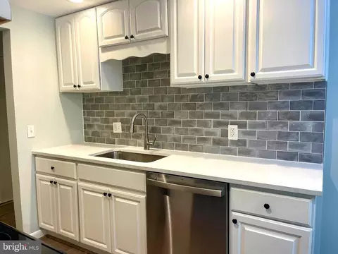 Kitchen - 2233 Castle Rock Sq #2B, Reston, VA 20191 photo 4 of 4