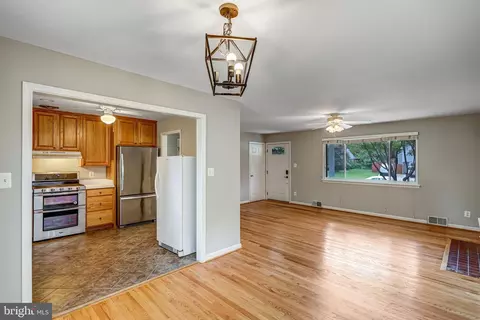 7312 Dunston St, Springfield, VA 22151 photo 9
