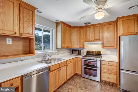 7312 Dunston St, Springfield, VA 22151 photo 10