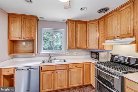 7312 Dunston St, Springfield, VA 22151 photo 12