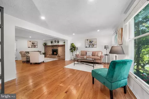 Living - 8690 Young Ct, Springfield, VA 22153 photo 1 of 4