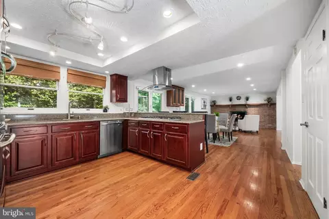 Kitchen - 8690 Young Ct, Springfield, VA 22153 photo 2 of 4