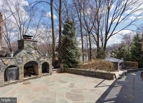 Exterior - 8690 Young Ct, Springfield, VA 22153 photo 7 of 16