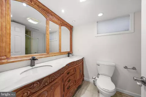Bath - 8690 Young Ct, Springfield, VA 22153 photo 3 of 4