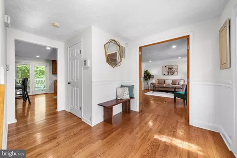 Entry Way - 8690 Young Ct, Springfield, VA 22153 photo 2 of 5