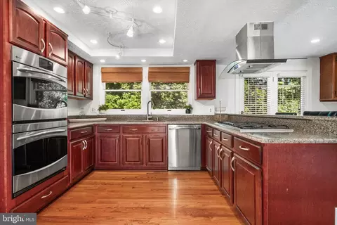Kitchen - 8690 Young Ct, Springfield, VA 22153 photo 3 of 4