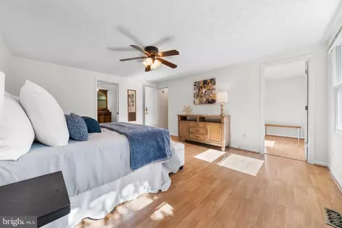 Bedroom - 8690 Young Ct, Springfield, VA 22153 photo 3 of 6