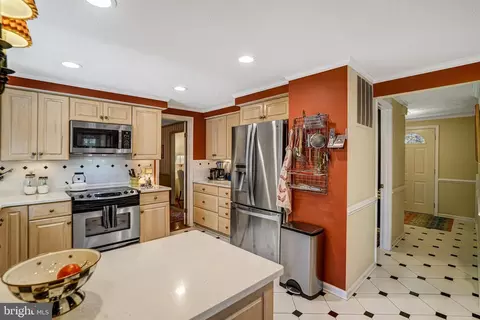 Entry Way - 9403 Onion Patch Dr, Burke, VA 22015 photo 3 of 4