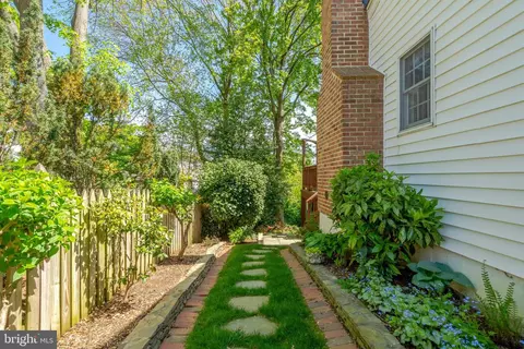 Exterior - 9403 Onion Patch Dr, Burke, VA 22015 photo 15 of 23