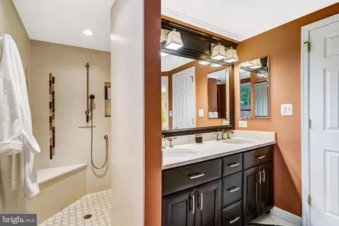 Bath - 9403 Onion Patch Dr, Burke, VA 22015 photo 3 of 6