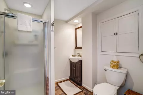Bath - 9403 Onion Patch Dr, Burke, VA 22015 photo 6 of 6