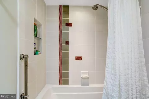 Bath - 9403 Onion Patch Dr, Burke, VA 22015 photo 5 of 6