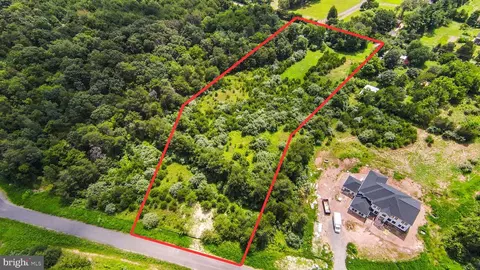 7039 Jay Ct, Centreville, VA 20121