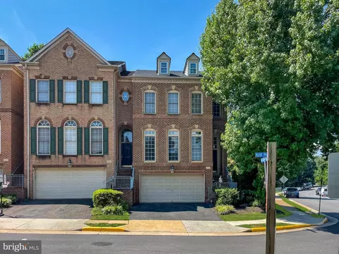 12451 Rose Path Cir, Fairfax, VA 22033