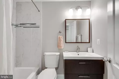 Bath - 2091 Cobblestone Ln, Reston, VA 20191 photo 4 of 4