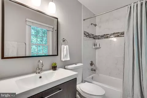 Bath - 2091 Cobblestone Ln, Reston, VA 20191 photo 2 of 4