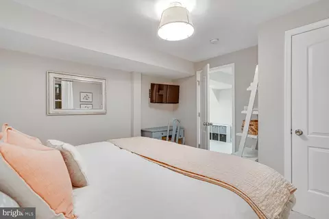 Bedroom - 2091 Cobblestone Ln, Reston, VA 20191 photo 6 of 6
