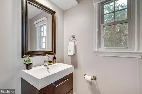 Bath - 2091 Cobblestone Ln, Reston, VA 20191 photo 1 of 4