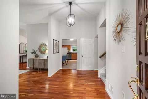 7509 Cervantes Ct, Springfield, VA 22153 photo 8