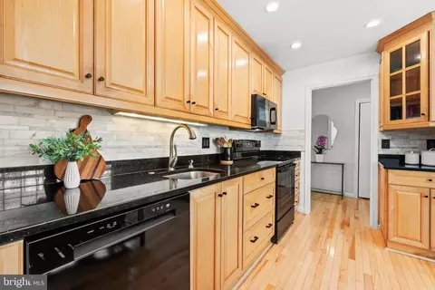 Kitchen - 11612 Clipstone Ln, Reston, VA 20191 photo 4 of 4