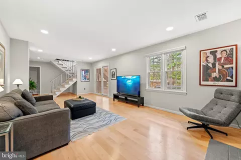 Living - 11612 Clipstone Ln, Reston, VA 20191 photo 1 of 3