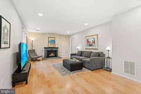 Living - 11612 Clipstone Ln, Reston, VA 20191 photo 3 of 3