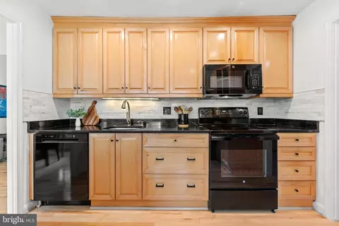 Kitchen - 11612 Clipstone Ln, Reston, VA 20191 photo 3 of 4