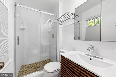 Bath - 11612 Clipstone Ln, Reston, VA 20191 photo 1 of 3